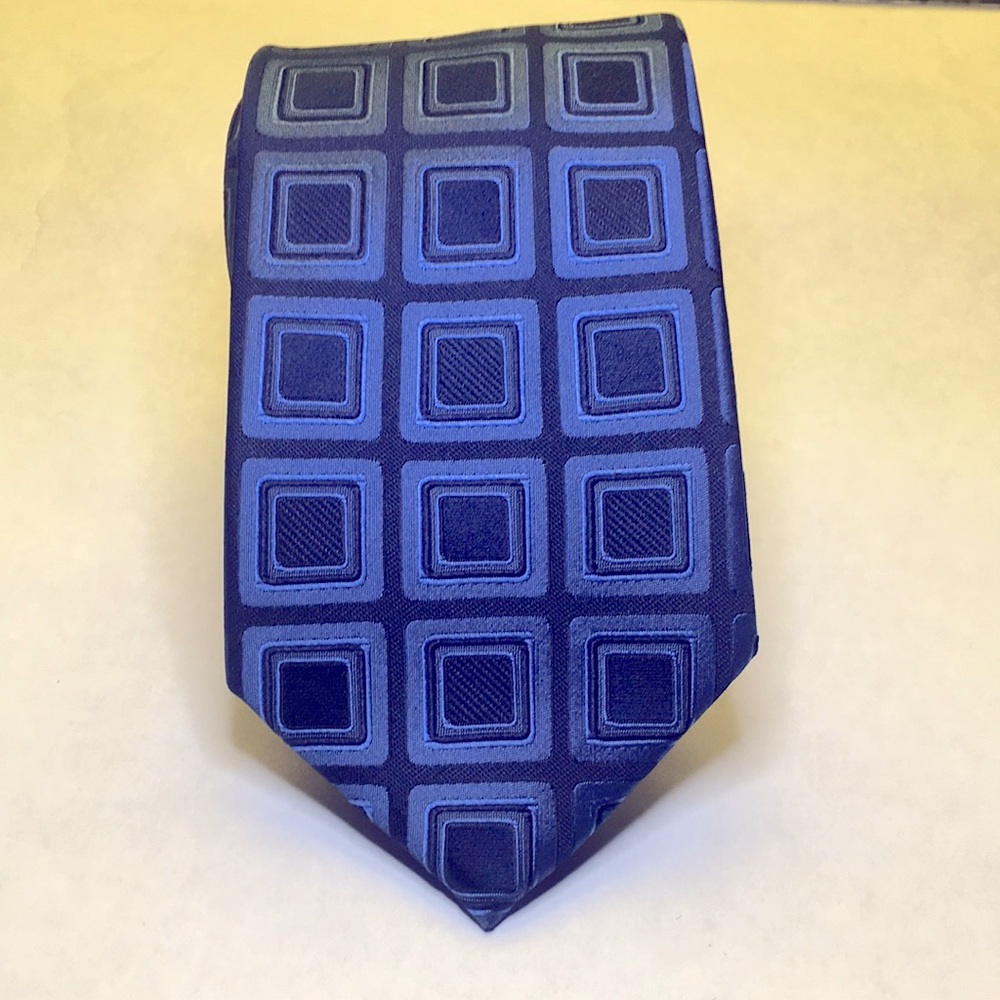Michael Kors blue multi tone square patterned beautiful tie.